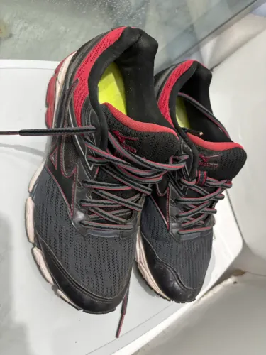 Tênis Mizuno Wave Ultima
