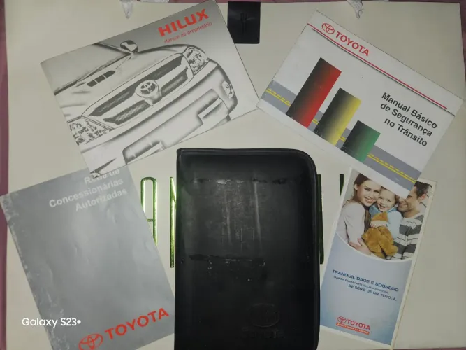 MANUAL(livro) DA HILUX 2006 2007 2008 ORIGINAL TOYOTA barato PERFEITO ESTADO