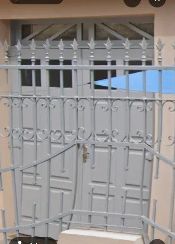 PORTA COM BANDEIRA EM MARACATIAIA PINTADA