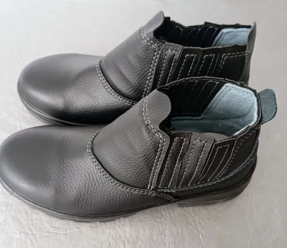 Bota de Segurança com Elástico Lateral - Tamanho 37 (Nova)<br>