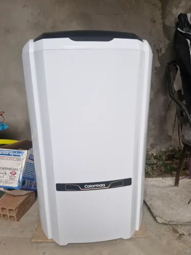 Vendo um tanquinho  de lavar  roupa colomarq  de 20 kl, não faço  entrega 