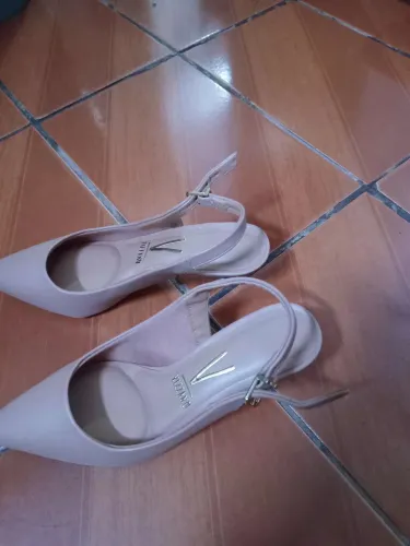 Vendo scarpan vizano nunca usado , n 34mas serve 35 valor75 levo em casa whats *