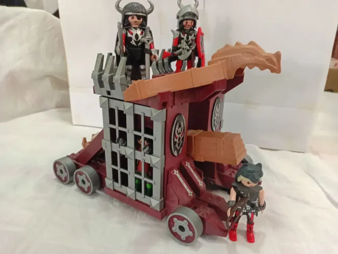 Playmobil Carro de Combate/Ataque dos Guerreiros do Dragão com Catapulta 