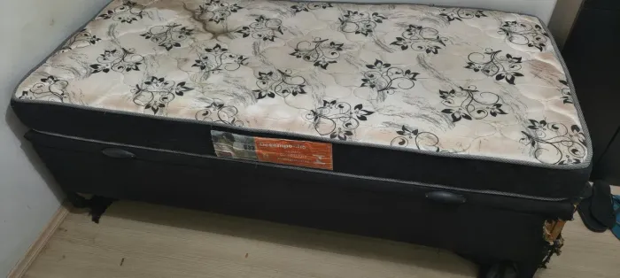 Cama box solteiro usada