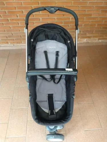 Carinho de bebê e bebê conforto