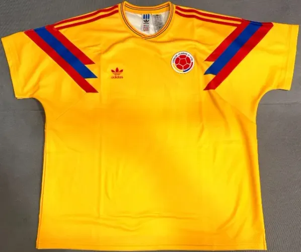 CAMISA DA SELEÇÃO DA COLÔMBIA 1990 AWAY RELANÇAMENTO 2026 - ORIGINAL