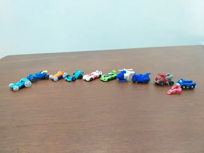 Lote Kinder Ovo Carrinhos
