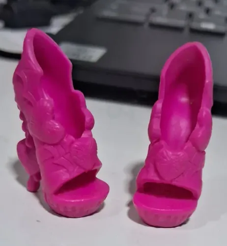 Vendo/troco sapatos draculaura creepateria