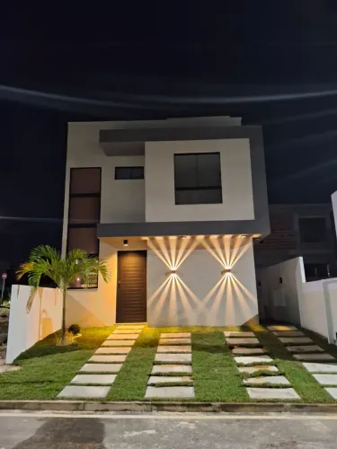 CASA DUPLEX À VENDA NO COND. TERRA DOURADA, COND. COMPLETO, BAIRRO NOVO, CAMAÇARI-BA