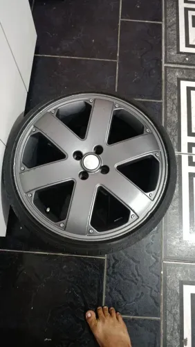Vende-se roda 18 da track field