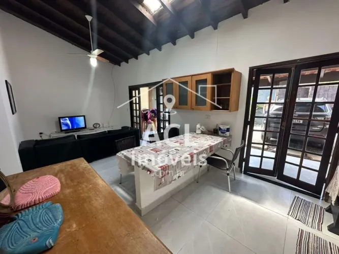 Casa para locação e venda , 2 dormitórios sendo uma suite a 500 mts da praia em Maresias