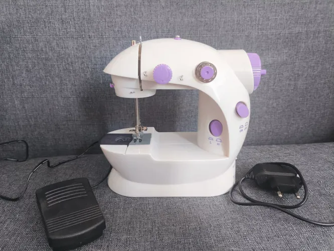 Mini máquina de costura 