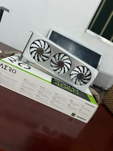 RTX 4060 aero branca