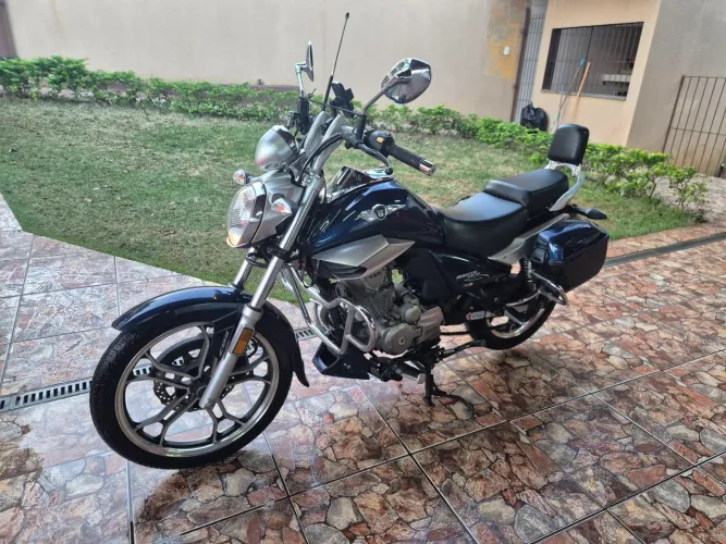 Excelente moto com baixo Km.