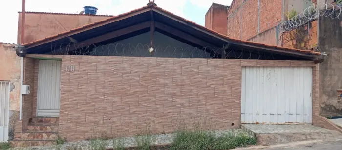 Casa à Venda - Bairro Carlos de Lima