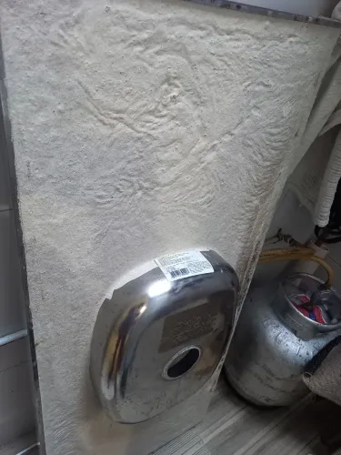 Uma pia de louça 