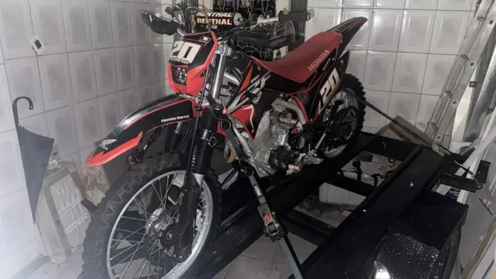 CRF 250F 2024 Unico dono cheio de acessorios.