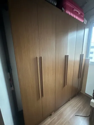 Guarda roupa MUITO novo!!!