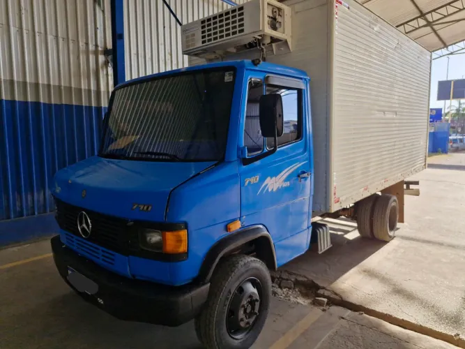710 ANO 2002 BAU REFRIGERADO 