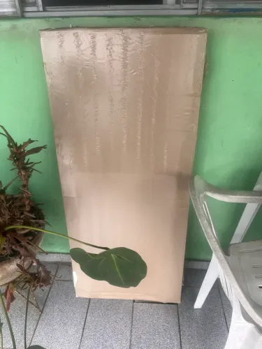 Escrivaninha nova na caixa!