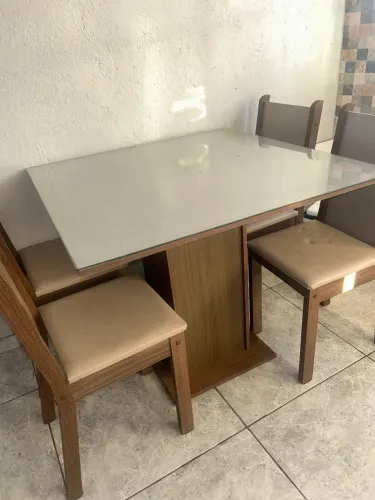 Mesa + 4 cadeiras