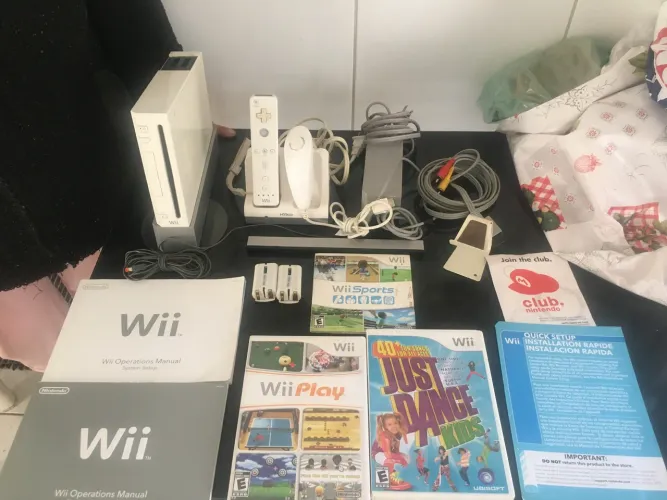 Vende-se Videogame Nintendo Wii acompanha 3 jogos