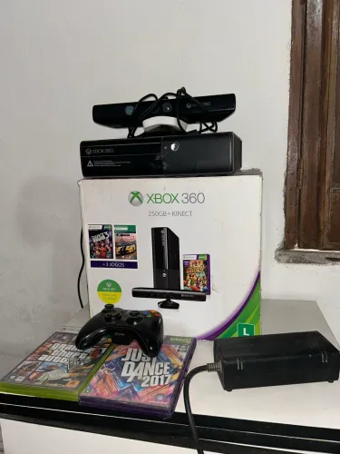 Xbox 360 Desbloqueado 250GB + Kinect + 1 Controle + GTA V + Just Dance 2017
