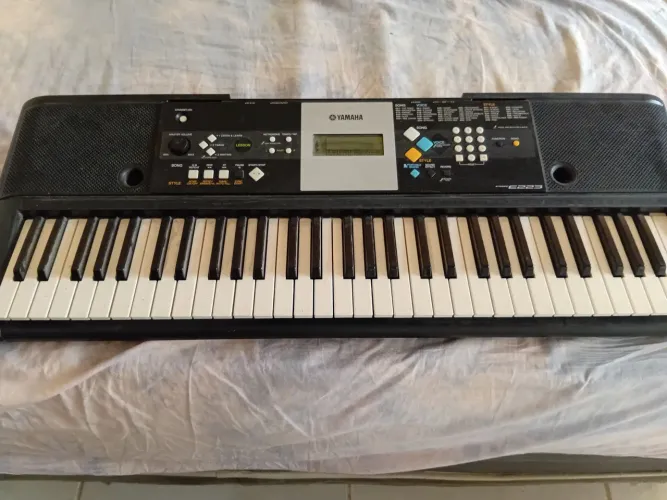 Teclado Yamaha PSR-E223