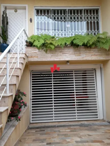 Casa assobradada de 295 m² com 3 suítes e 5 vagas na Vila Carrão com piscina