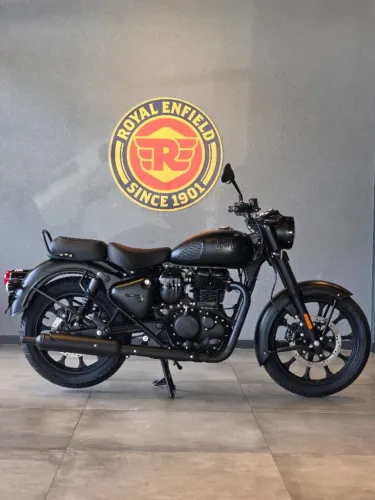 Classic 350cc Stealth Black - Duvallyer Rodrigues - 21 9 9271 71 82 - Royal Enfield