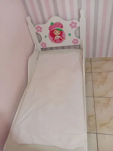 Cama infantil com colchão