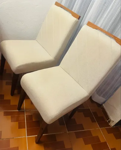 3 Cadeira para mesa em madeira maciça