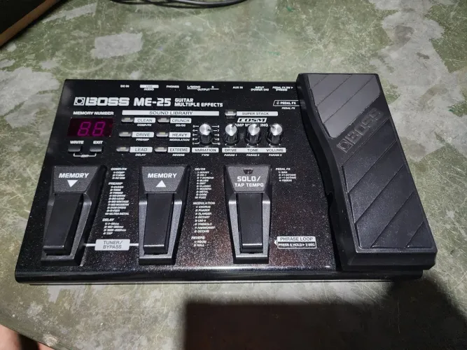 Pedaleira Boss ME25 - Excelente Estado