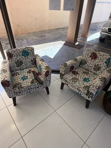 2 Poltronas confortáveis