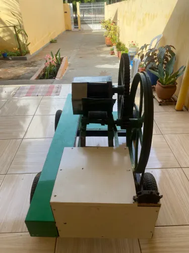 Vende-se carrinho de garapa com motor 2500 a vista 