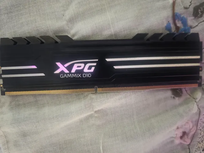 Memória 8gb ddr4 xpg gammix d10 3200mhz funcionando perfeitamente 