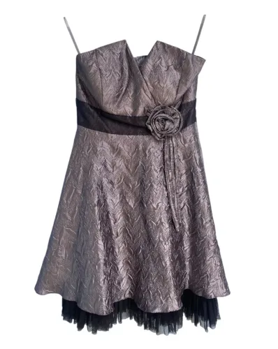 Vestido de Festa Curto Prata Metalizado Tomara que Caia, Tamanho P