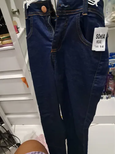 Calça feminina infantil 10 ou 12 anos(Forma pequena)