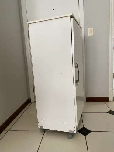 Vendo armário tamanho médio