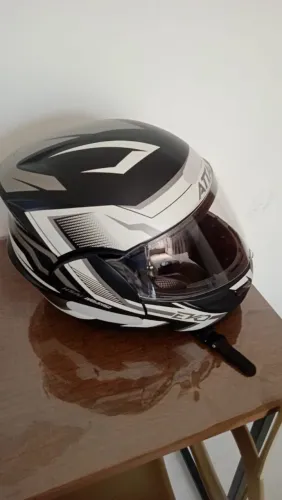 Capacete escamoteável