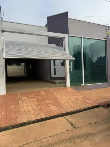 Casa à venda, 1 quarto, 2 suítes, Centro - Pedra Preta/MT