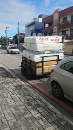 Vende-se um reboque semi novo  com 4 meses de uso , 2 eixos , falta emplacar .