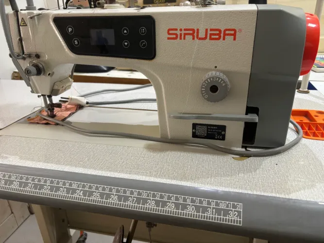 Máquina Reta Industrial Siruba DL720-M1A Direct Drive - Completa