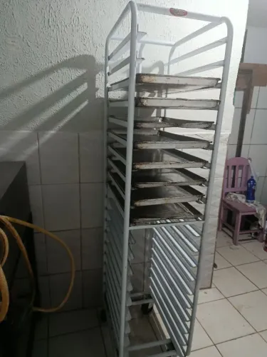 Forno industrial e carro padaria
