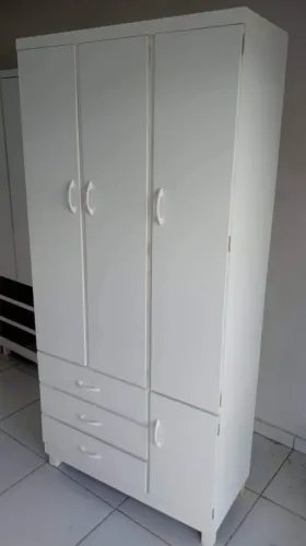 Lindos guarda roupa de 3 porta novo de MDF