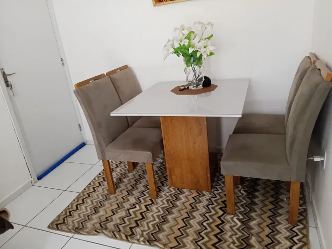 Mesa de jantar 4 cadeiras por 900 reais falar c Polyana *