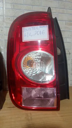 Faróis e lanternas para carro. 