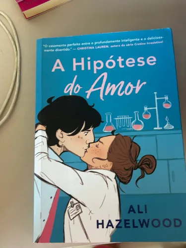 Livro A Hipótese do Amor - Ali Hazelwood | Como Novo ? R$ 50