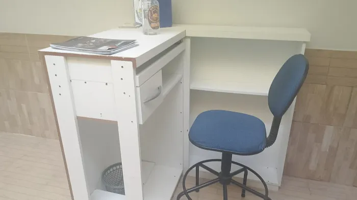 Vende-se balcão de recepção