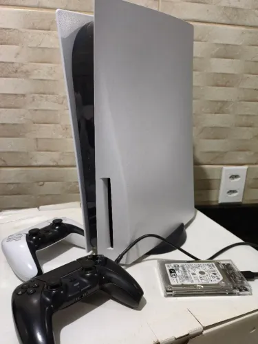 PlayStation 5 FAT (Mídia física) + 2 Controles + Jogo + HD Externo